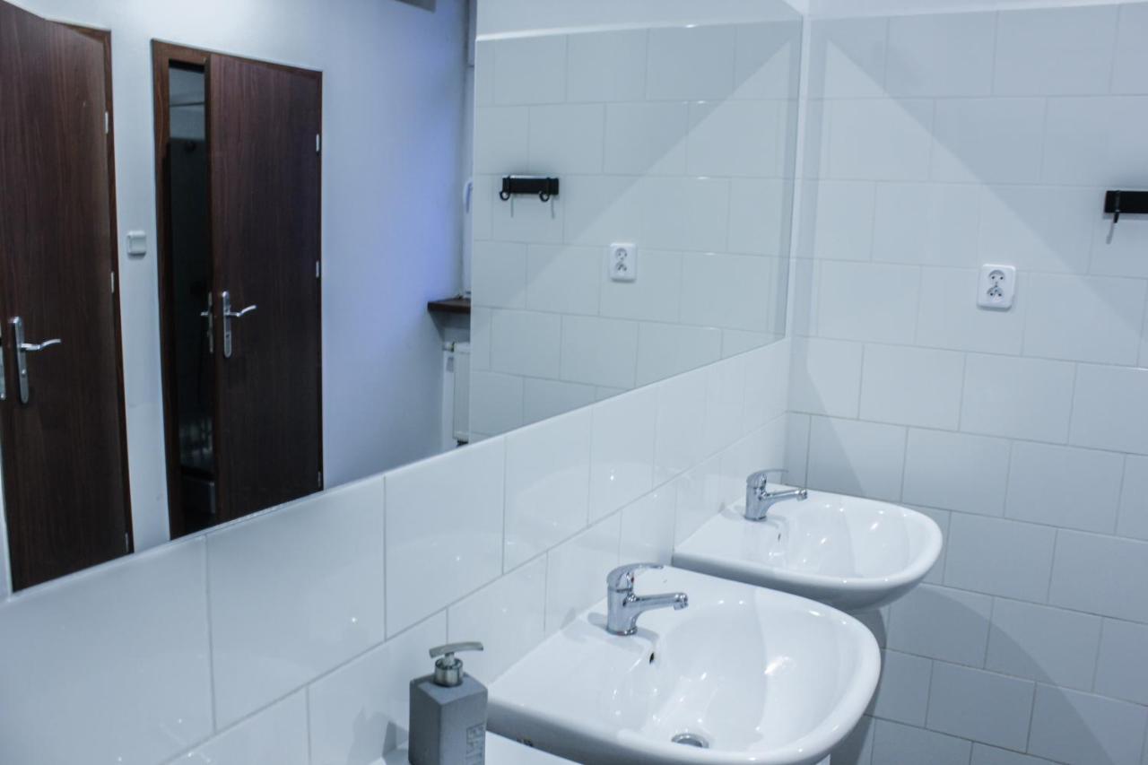 Baba Hostel Kaliszki Buitenkant foto